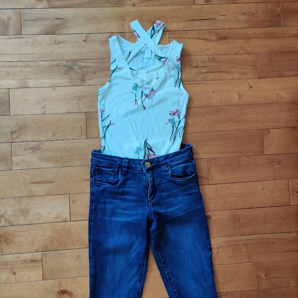 Floral Bodysuit - Picture 2 of 8